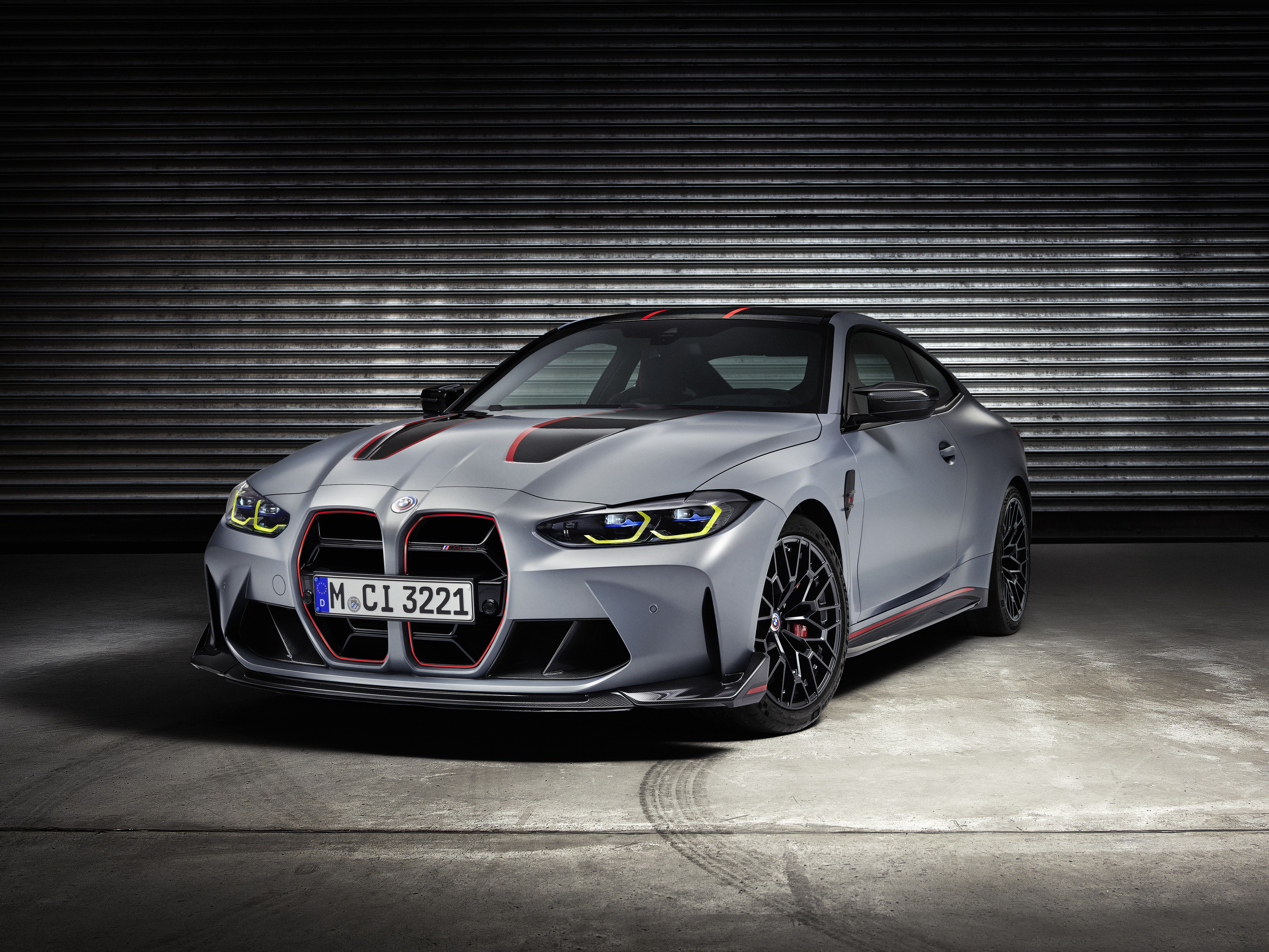 BMW M4 CSL | skladem | limitovaná edice 1000 aut | výročí 50. let BMW M | závodní sportovní coupé | ihned k předání | nákup online | AUTOiBUY.com